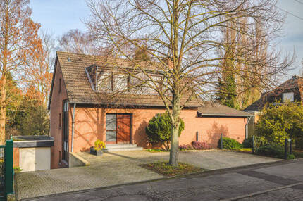 Frei stehendes Einfamilienhaus mit Büro im Souterrain, Garage, Garten und Stellplätzen - Eschweiler Bergrath