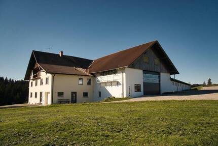 Bauernhaus in Alleinlage mit 4.000 m² Grund bei Kempten Gewerbe- bzw. Lagerfläche 953 m² - Wiggensbach