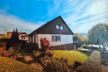 Einfamilienhaus mit vermieteter Dachgeschosswohnung - Körle