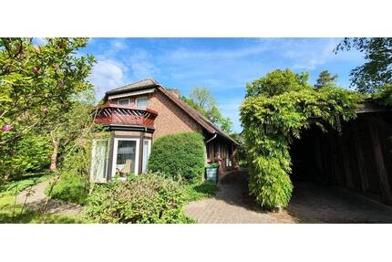 Sehr gepflegt und geräumig in ruhiger, bevorzugter Lage * 2 Küchen, 2 Bäder, Carport, Terrasse, Balkon, 2 Gartenteiche - Gorleben
