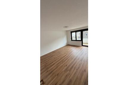 Sanierte 3 Zi Wohnung Balkon, Badewanne,im zentrum Vaihingen - Stuttgart