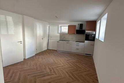 Souterrainwohnung mit 1,5 Zimmern - Erstbezug nach Kernsanierung - Wiesbaden Klarenthal
