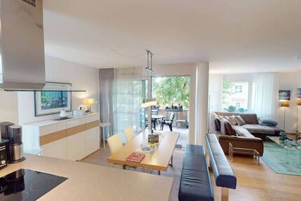 Möbliert, modern, idyllisch: Große 3-Zimmer-Wohnung mit toller EBK und schönem BALKON in fußläufiger Nähe zur Uferpromenade - Friedrichshafen