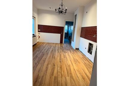 5 Raum Wohnung Altbau - 950,00&nbsp;EUR Kaltmiete, ca.&nbsp; 140,00&nbsp;m&sup2; in Zerbst (Anhalt) (PLZ: 39261)