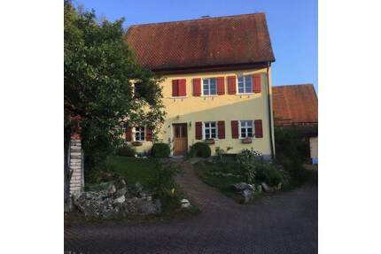 Bauernhof mit 10.000m² Grund und vorliegender Baugenehmigung in ein Mehrfamilienhaus - Vorra Artelshofen