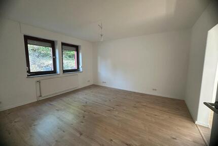 Kernsanierte 2ZKB Wohnung mit eigenem Eingang in Schwalbach-Elm