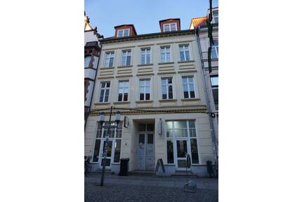 Große 3-Zimmer-Wohnung im sanierten Altbau im Zentrum Greifswalds