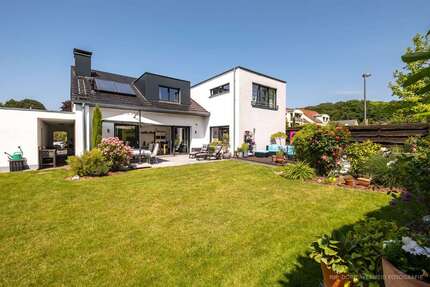 Haus zum Kaufen in Langenfeld 1.390.000,00 € 272 m²