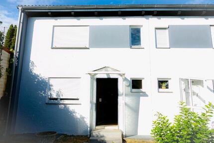 Doppelhaushälfte mit Potenzial - 250.000,00&nbsp;EUR Kaufpreis, ca.&nbsp; 90,00&nbsp;m&sup2; in Oberndorf am Neckar (PLZ: 78727)