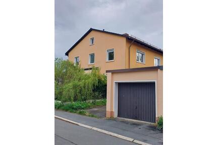 Zweifamilienhaus mit großem Garten in Hof-Krötenbruck