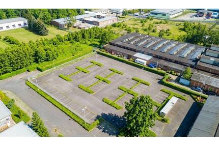 13.000 m² großes Gewerbegrundstück mit Parkplatz und kleinem Gebäude zum Kauf! - Coswig