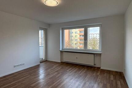1.599€ warm Moderne 3-Zimmer-Wohnung mit Balkon zum Innenhof - München Thalkirchen-Obersendling-Forstenried-Fürstenried-S