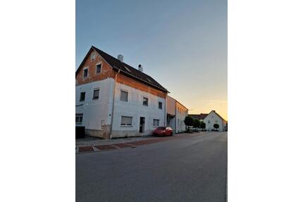 Modernes Zweifamilienhaus(Erdgeschoss renovierungsbedürftig) - Siegenburg