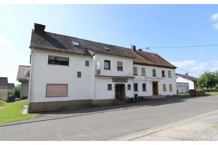 Zweifamilienhaus mit ehem. Gaststätte, Erweiterungspotenzial und - Brücken