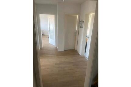 3 ZIMMER WHG 1.OG VOGELHERD - 820,00&nbsp;EUR Kaltmiete, ca.&nbsp; 78,00&nbsp;m&sup2; in Hof (PLZ: 95030) Neuhof