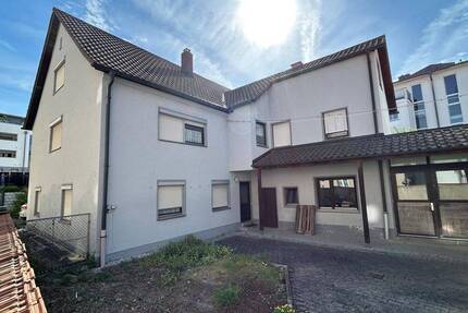 Einfamilienhaus und ehemalige Schreinerei in Straubing