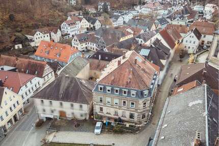 Haus zum Kaufen in Bad Berneck im Fichtelgebirge 235.000,00 € 465 m²