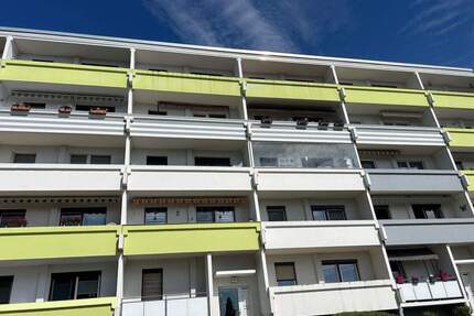 Gestalten Sie Ihr neues Zuhause: 2-Raumwohnung mit Loggia, Weitblick und 1 Kaltmiete geschenkt! - Teutschenthal Langenbogen