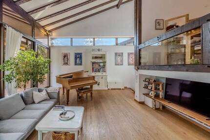 Doppelhaushälfte in Split-Level-Bauweise mit individueller Raumaufteilung, Terrassen und Garten - Gelnhausen