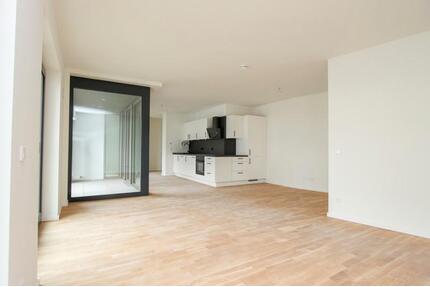 Große 3-Zimmer-Wohnung mit Einbauküche und Loggia - München Aubing-Lochhausen-Langwied