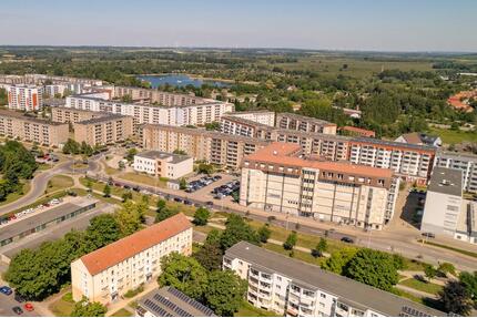 Wohnen in Seenähe! - 270,00&nbsp;EUR Kaltmiete, ca.&nbsp; 69,98&nbsp;m&sup2; in Neubrandenburg (PLZ: 17034) Datzeberg