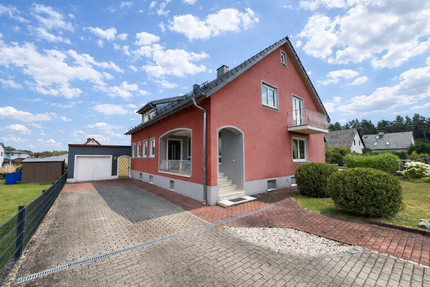 Haus zum Kaufen in Bodenwöhr 298.000,00 € 180 m²