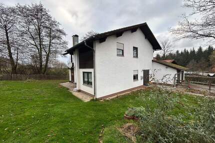 Traumlage mit Sonnenuntergang: Freistehendes Zweifamilienhaus in Luftkurort! Generationenhaus! - Arrach