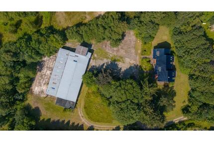 Kapitalanlage: Zwei Wohneinheiten + Halle + 8.945 m² Grundstück - Neuberend