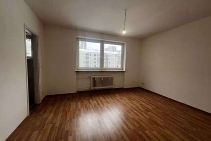 Wohnung zum Mieten in Augsburg 460,00 € 29.38 m²