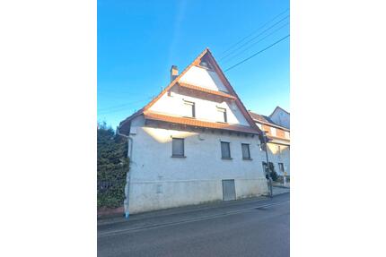 Einfamilienhaus mit Garten und Scheune- renovierungsbedürftig - Burladingen