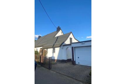 Doppelhaushälfte zu vermieten - 1.050,00&nbsp;EUR Kaltmiete, ca.&nbsp; 99,00&nbsp;m&sup2; in Greiz (PLZ: 07973)