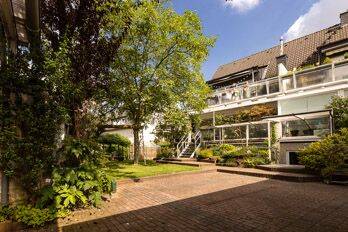 Gelegenheit für Anleger, Family-Office oder Privatier! 2 MFHs auf großem Grundstück mit vielen Möglichkeiten - Düsseldorf Oberbilk