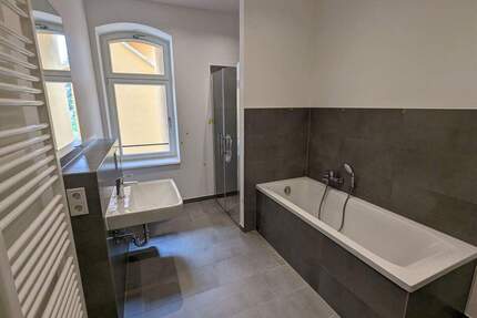 Moderne 3-Zimmer-Wohnung oder ihre Möglichkeit für ein Geschäft im Zentrum von Borna