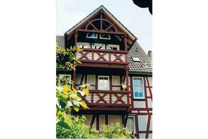 Schöne 3 Zimmerwohnung in charmanten Fachwerkhaus mit Balkon - Schotten