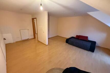 Charmante 2-Zimmer-Dachgeschosswohnung mit Balkon & Stellplatz in Top-Lage von Lohfelden