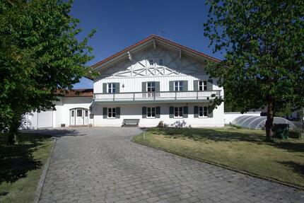 Großes Einfamilienhaus mit Einliegerwohnung (von Privat) - Roßbach