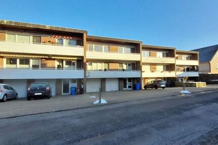 Lichtdurchflutete Eigentumswohnung mit Südlage, Balkon und Garage in Brake