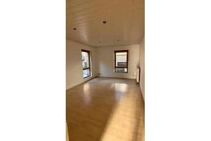 Übach Zentrum, 105 qm Wohnung ab 01.11.2026 zu vermieten. - Übach-Palenberg