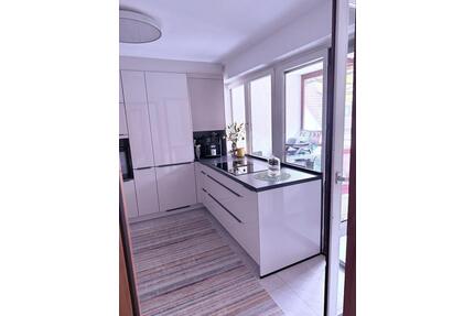 Geräumige 4,5 Zimmer Wohnung mit Tiefgarage und neue EBK - Lörrach Brombach