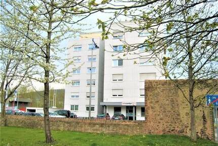 18 Familien-Haus, moderne Büroräume im Erdgeschoss, plus gewerblicher Anbau - Konz