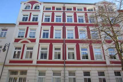 Haus zum Kaufen in Schwerin 1.535.000,00 € 642.75 m²