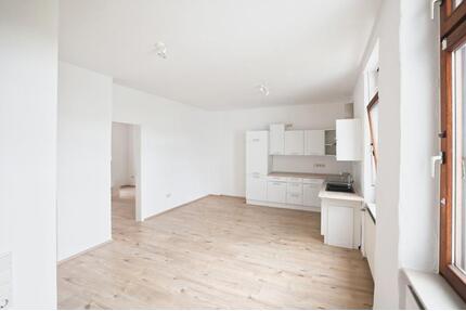 Zentral gelegene 2-ZKB Erdgeschoss Wohnung mit Einbauküche in Oberlahnstein