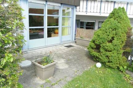 Sonnige Wohnung auf 2 Ebenen (EG mit Terrasse + OG) in Altusried mit EBK und 1 Garagen (TG) und 1 Carport