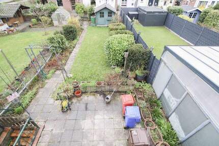 Haus sucht Handwerker: Sanierungsbedürftiges Reihenmittelhaus mit Erbpacht in Krefeld-Linn