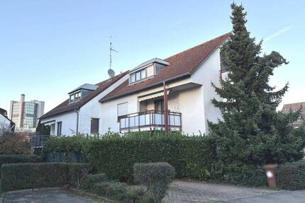 Freie 3-Zimmer-Wohnung mit Balkon, Gartenanteil und Stellplatz - Stuttgart Vaihingen