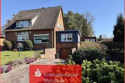 Gepflegtes Wohnhaus mit zwei Wohneinheiten und Vollkeller in schöner Ortsrandlage von Hademstorf
