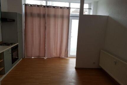 Helle 2-Zimmer-Wohnung mit großen Fenstern und Terrasse - Fürstenwalde (Spree)