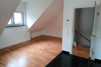 Neuwertige DHH zu vermieten! - 2.000,00&nbsp;EUR Kaltmiete, ca.&nbsp; 150,00&nbsp;m&sup2; in Berglen (PLZ: 73663)