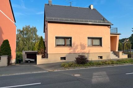 Einfamilienhaus mit Garten ,2 Garagen 1 Nebengebäude - Pausa-Mühltroff