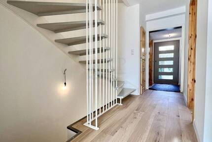 HOFHEIM-LANGENHAIN: Energetisch nachhaltiges RMH mit Wintergarten